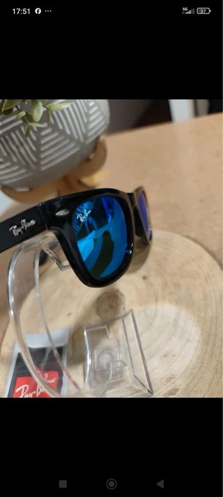 Gafas de sol Ray-Ban negras y azules