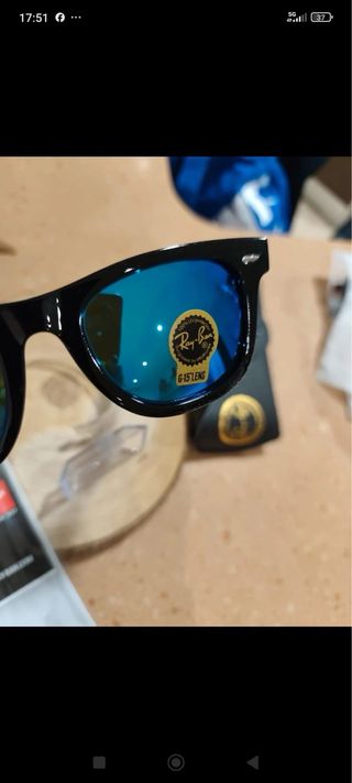Gafas de sol Ray-Ban negras y azules