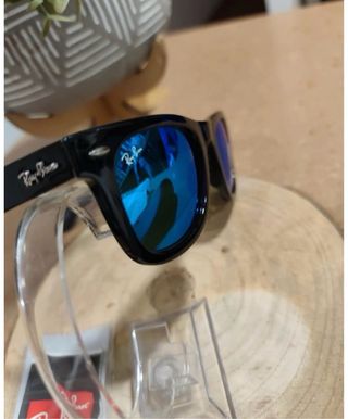 Gafas de sol Ray-Ban negras y azules