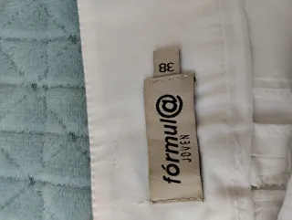 Pantalones cortos blancos tendencia actual