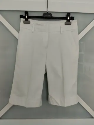 Pantalones cortos blancos tendencia actual
