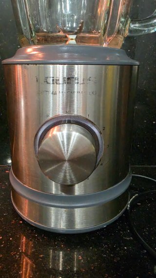 Batidora taurus con una jarra grande de cristal
