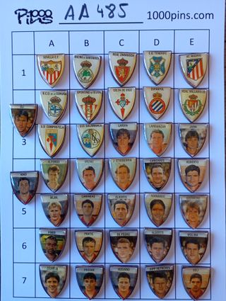 AA485 Lote de 35 pines de fútbol