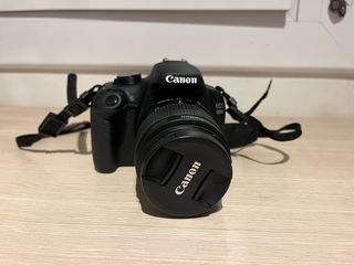 Canon EOS 1200D + Funda (cámara réflex)