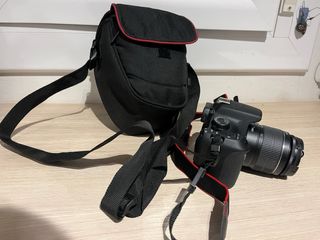 Canon EOS 1200D + Funda (cámara réflex)