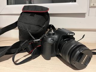 Canon EOS 1200D + Funda (cámara réflex)