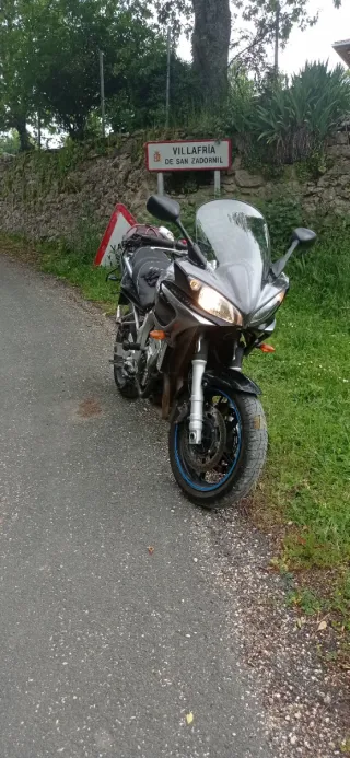 Yamaha Fazer Sportbike Negra/Plateada