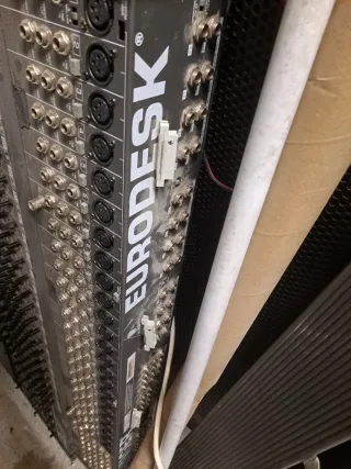 Mesa de Mezclas Behringer