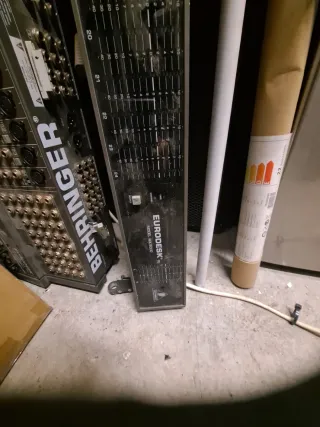 Mesa de Mezclas Behringer