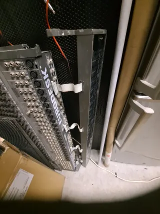Mesa de Mezclas Behringer