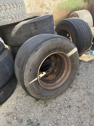 Llantas Camión 19.5 10 Tornillos