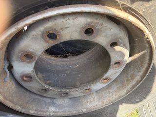 Llantas Camión 19.5 10 Tornillos