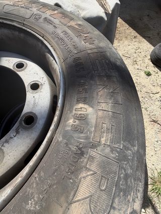 Llantas Camión 19.5 10 Tornillos
