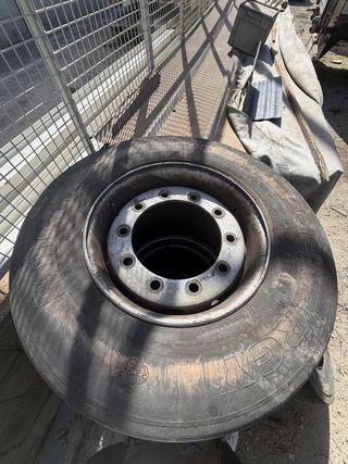 Llantas Camión 19.5 10 Tornillos