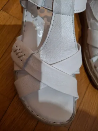 Sandalias blancas de piel