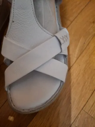 Sandalias blancas de piel