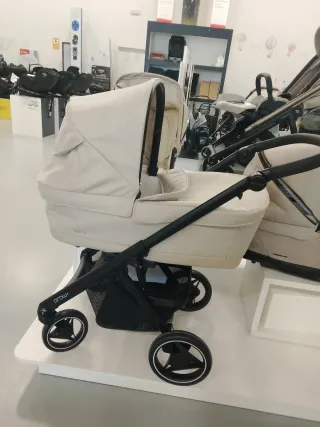 Carrito bebecar beige con capota de pelo