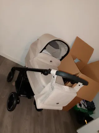 Carrito bebecar beige con capota de pelo