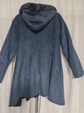 Abrigo mujer con capucha y pelo