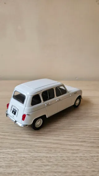 Renault R4 1:24 IXO