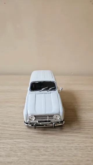 Renault R4 1:24 IXO