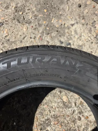 4 unidades Bridgestone 225/55/17/ al 80% de vida.