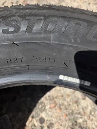 4 unidades Bridgestone 225/55/17/ al 80% de vida.