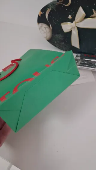 Bolsa y sobre acolchado Tous