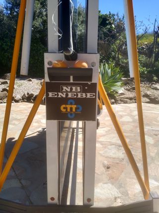 Mesa de ping pong ENEBE española,con red y palas.