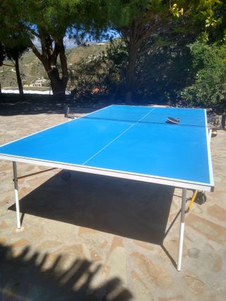 Mesa de ping pong ENEBE española,con red y palas.