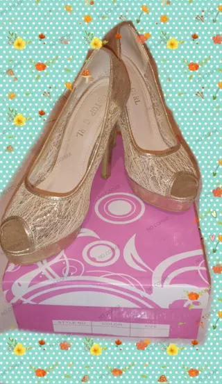 Zapatos Dorados de tacón