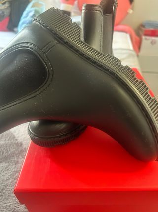 Botas negras cortas impermeables