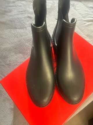 Botas negras cortas impermeables