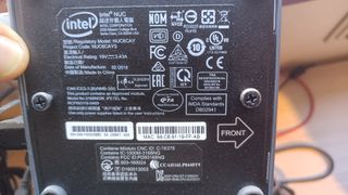 Intel NUC e monitor LED HDMI