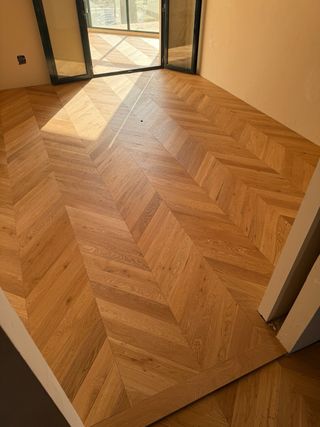 Instalación de tarimas y puertas