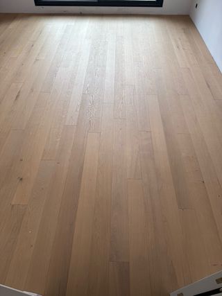 Instalación de tarimas y puertas