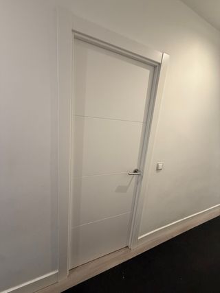 Instalación de tarimas y puertas