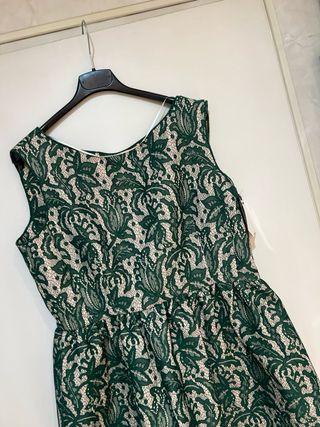 Vestido encaje guipur verde botella y crema