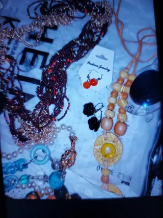 Lotto 40 gioielli bigiotteria