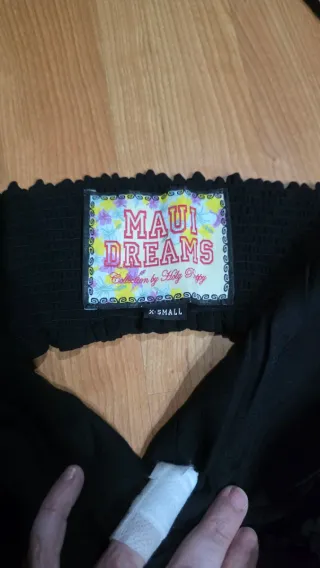 Vestido highly preppy negro corte irregular.