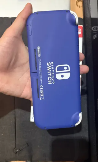 Nintendo Switch Lite + Estuche + Juego + Cargador