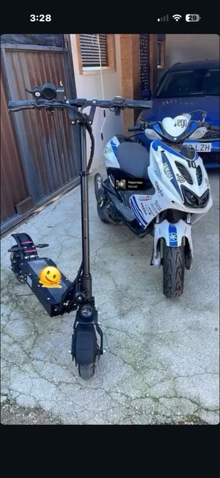 Patinete eléctrico circuito y calle