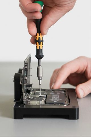 Reparación móvil (pantallas, baterías, altavoces)