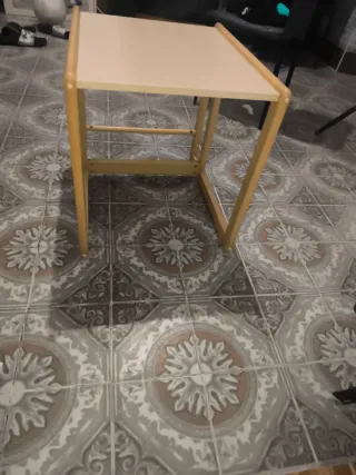 Mesita de madera