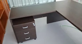 Mesa de despacho modular madera oscura