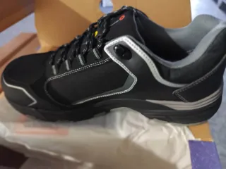 Zapatos de seguridad Sparco negros y grises