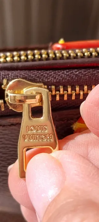 Bolsita Louis Vuitton Marrón y Dorada