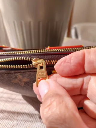 Bolsita Louis Vuitton Marrón y Dorada