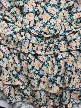 Falda mini Pull&Bear floral volantes viscosa