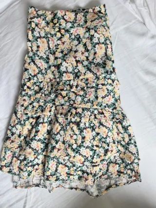 Falda mini Pull&Bear floral volantes viscosa
